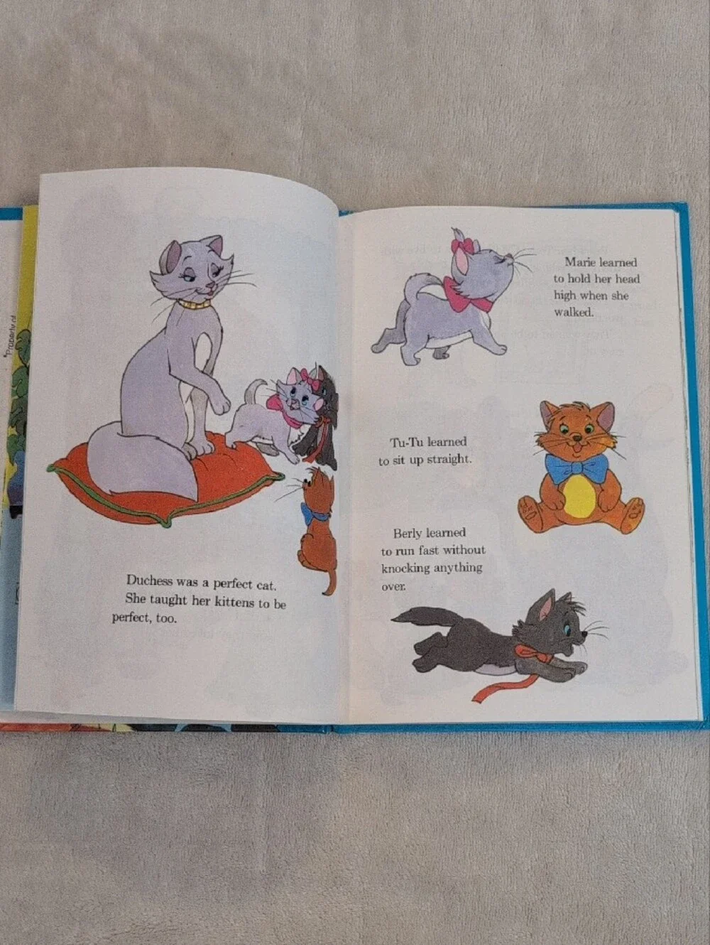 Disney Classics 4 Book Bundle Aristocats Aladdin Lady & Tramp